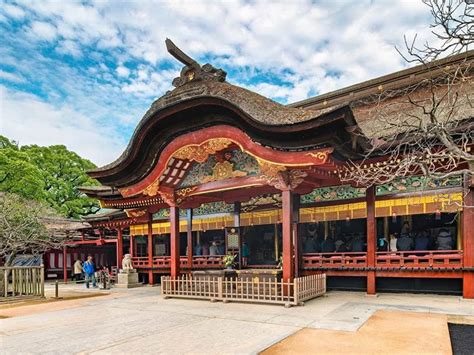  Dazaifu Tenmangu Shrine: สถานที่ศักดิ์สิทธิ์แห่งโชคลาภและความรู้!