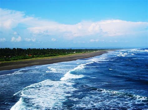  Pangandaran Beach: อkomoที่เงียบสงบและวิวอันตระการตา